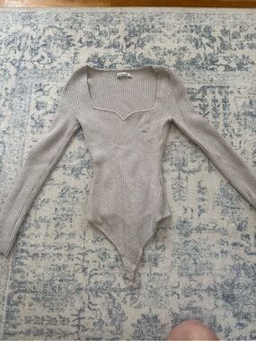 Abercrombie & Fitch Ribbed Long Sleeve Bodysuit in Light Taupe